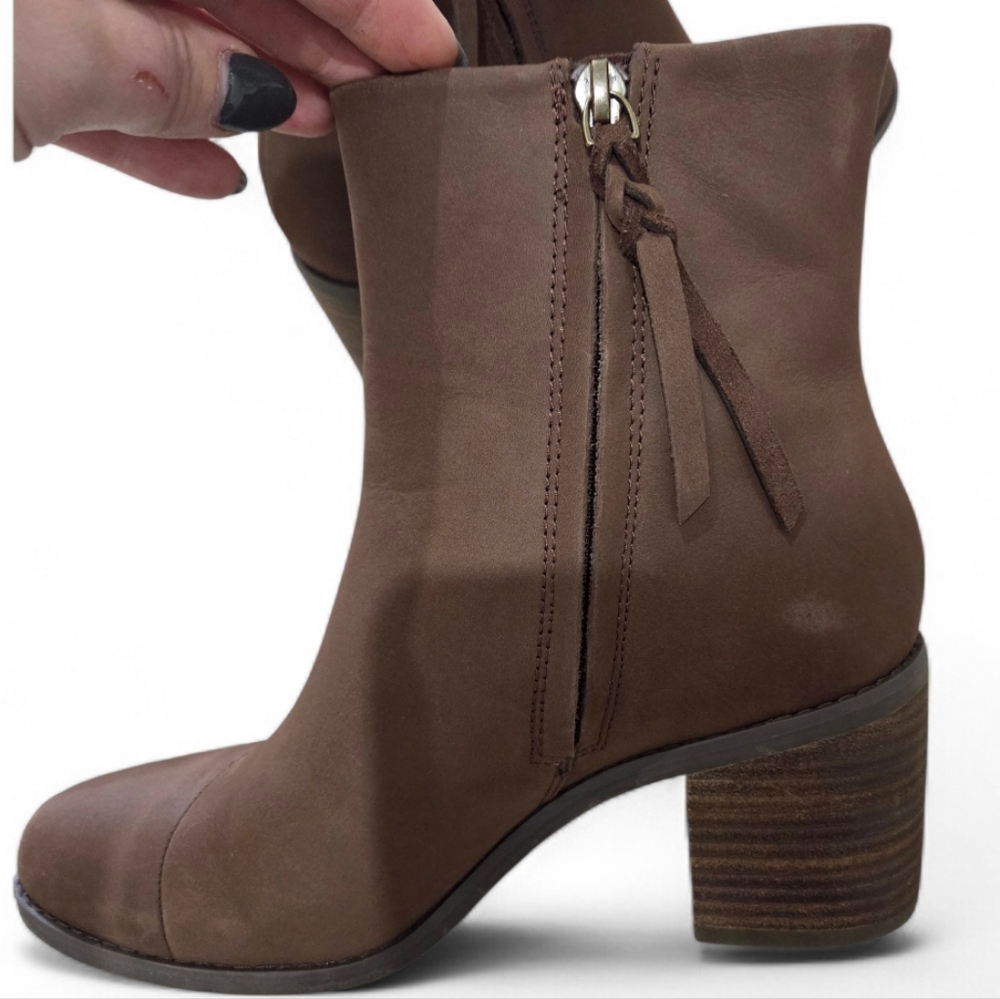 🎉 3/$60 Toms Brown Vegan Suede Heeled Booties Size 7.5 - Picture 7 of 10